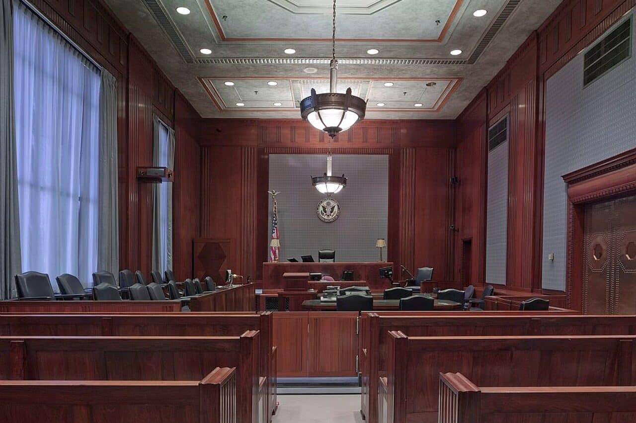 courtroom, benches, seats-898931.jpg